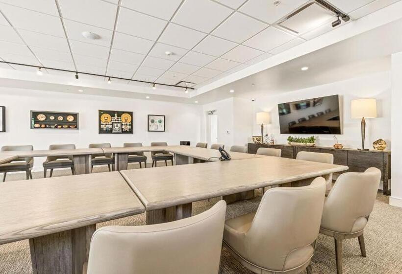 فندق Taawaki Inn