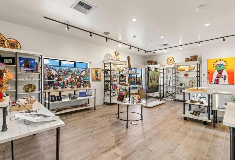 فندق Taawaki Inn