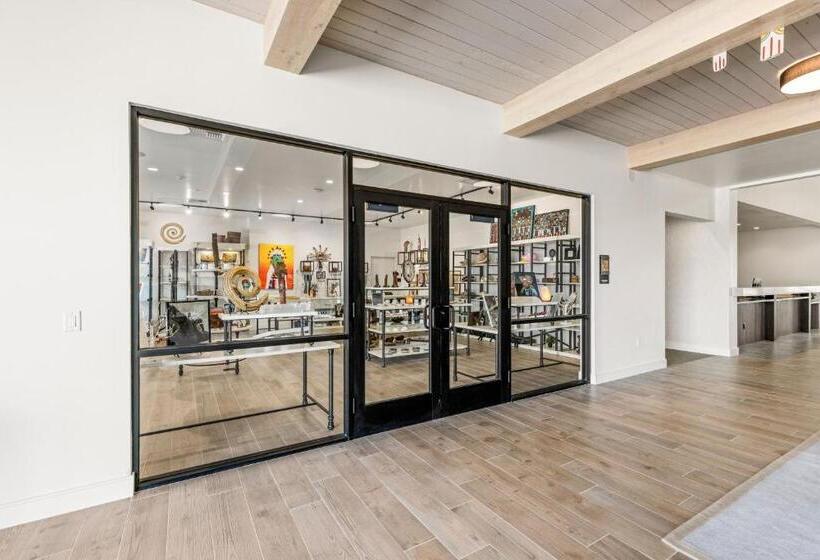 فندق Taawaki Inn