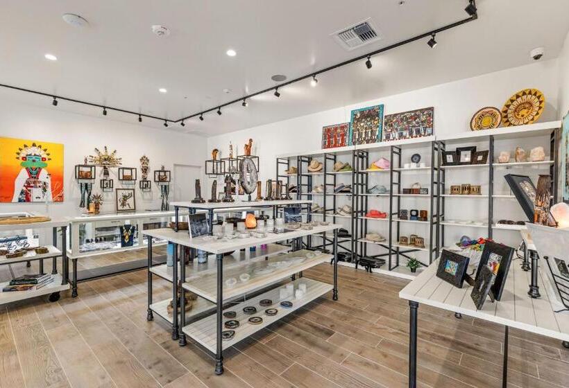 فندق Taawaki Inn