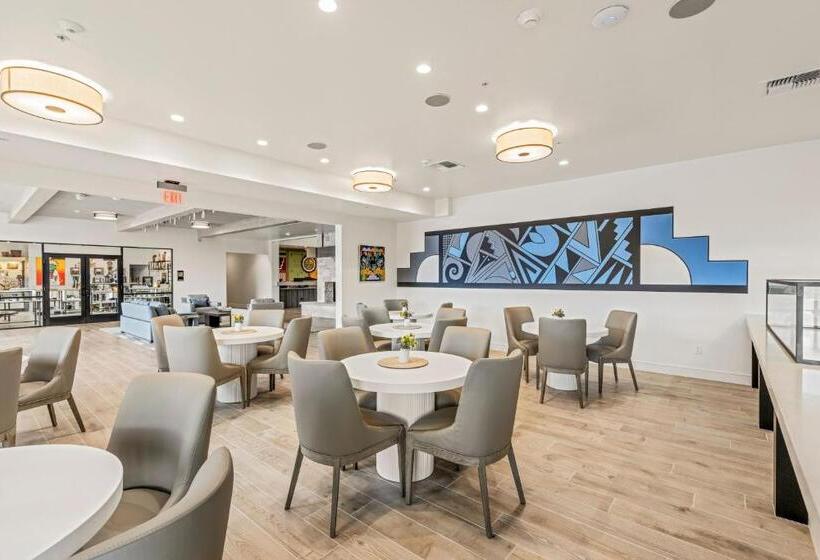 فندق Taawaki Inn