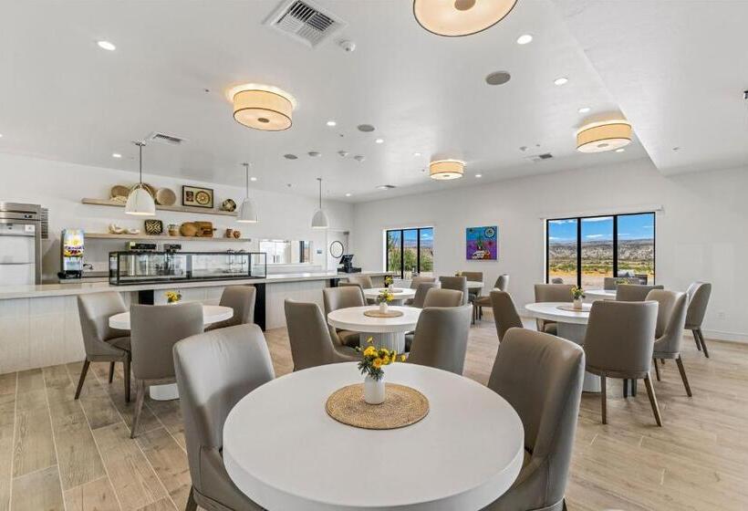 فندق Taawaki Inn