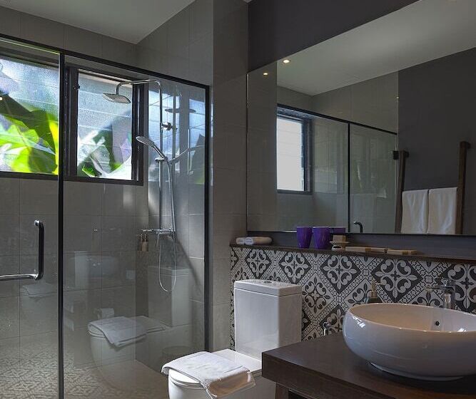 בית מלון כפרי The Boathouse Pulau Tioman