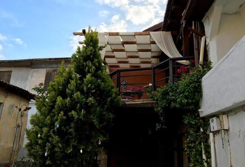 ホテル Varosi Guesthouse