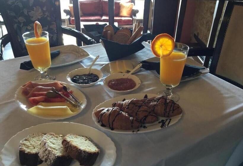 ホテル Varosi Guesthouse