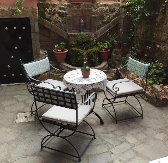 ホテル Varosi Guesthouse