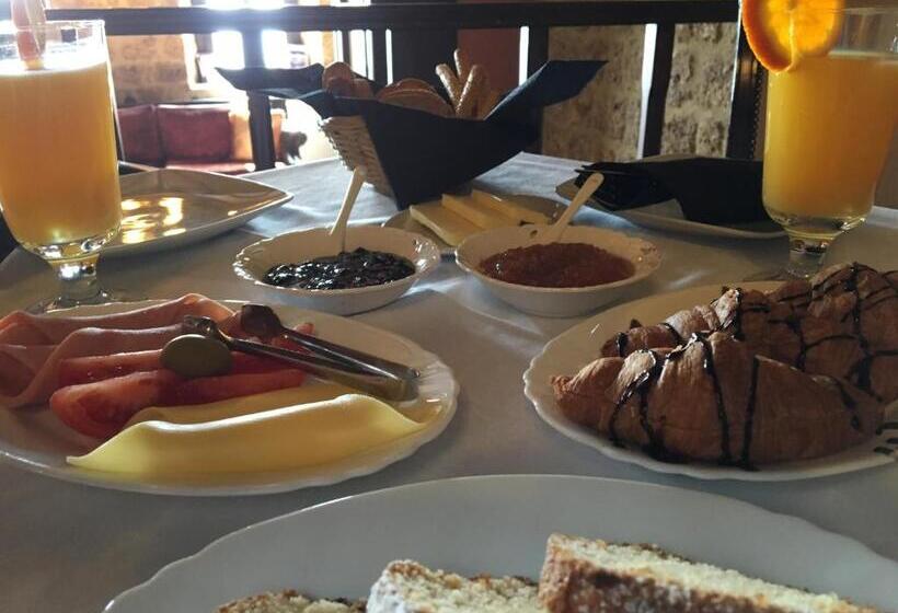 ホテル Varosi Guesthouse