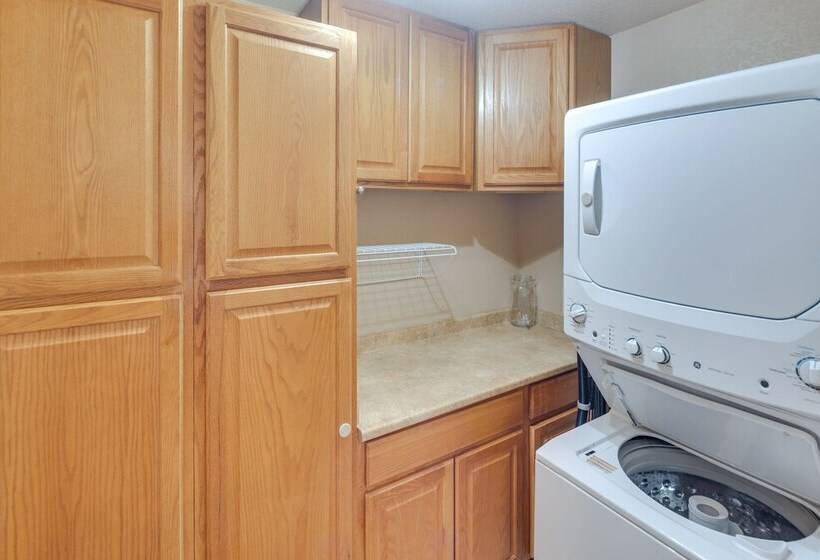 Lovely Bullhead City Retreat W/ Patio & Grill!