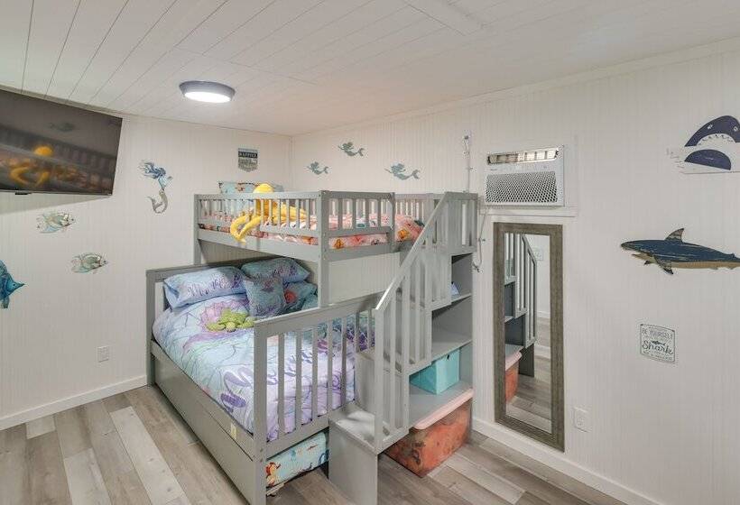 Lovely Bullhead City Retreat W/ Patio & Grill!