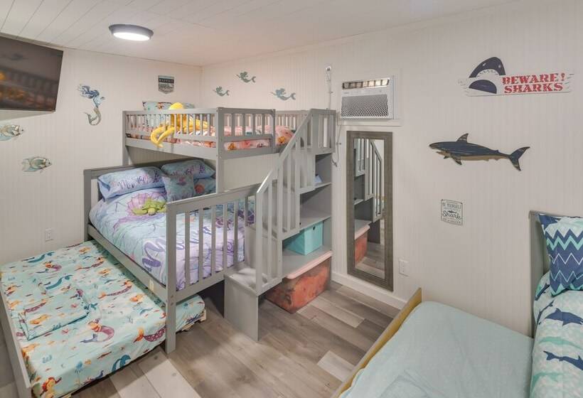 Lovely Bullhead City Retreat W/ Patio & Grill!