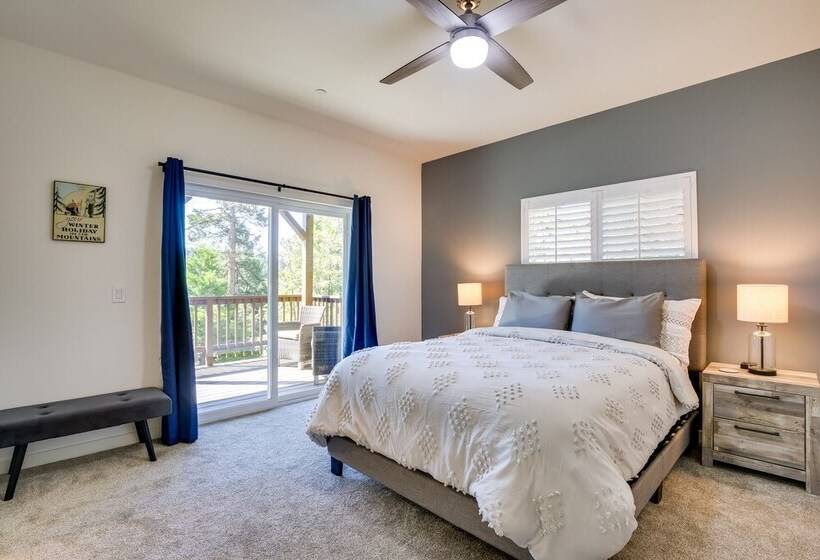 Newly Built Lakeview Home With Family Game Room!