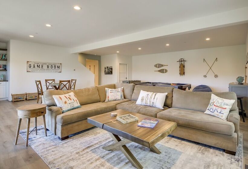 Newly Built Lakeview Home With Family Game Room!