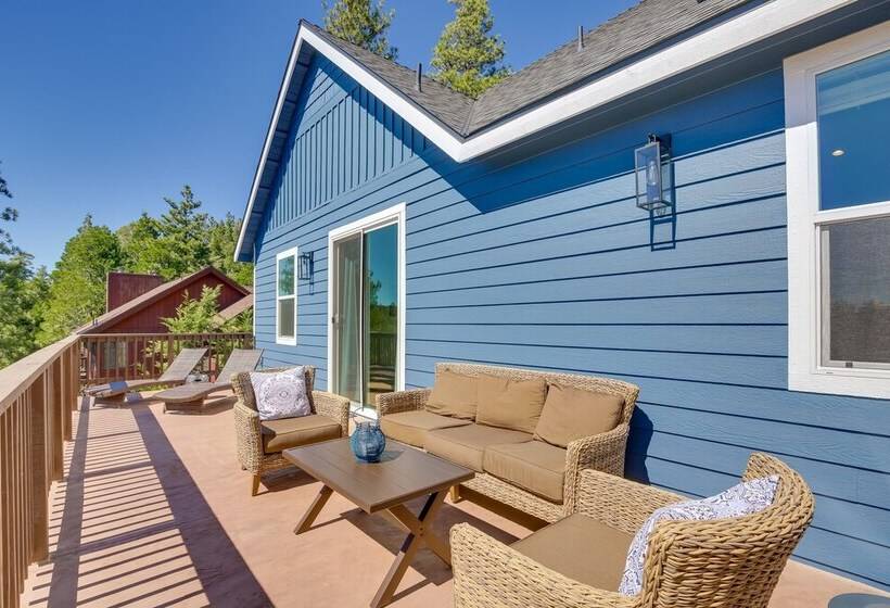 Newly Built Lakeview Home With Family Game Room!