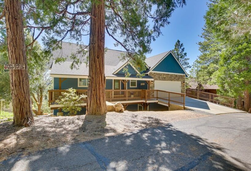 Newly Built Lakeview Home With Family Game Room!