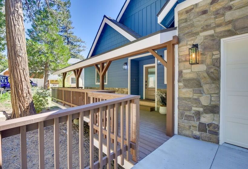 Newly Built Lakeview Home With Family Game Room!