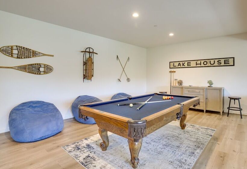 Newly Built Lakeview Home With Family Game Room!