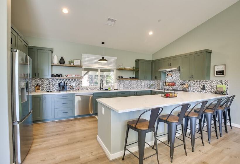 Newly Built Lakeview Home With Family Game Room!