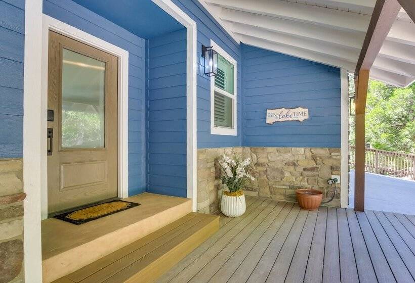 Newly Built Lakeview Home With Family Game Room!