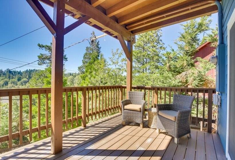 Newly Built Lakeview Home With Family Game Room!