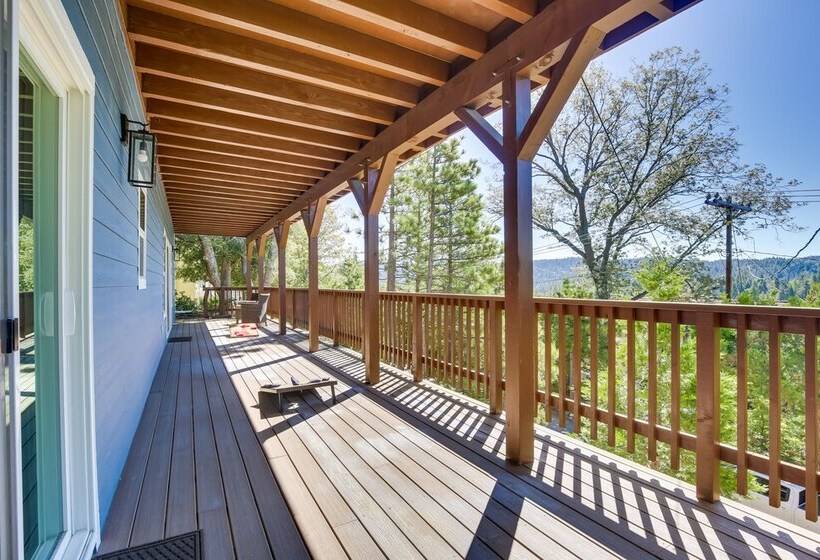 Newly Built Lakeview Home With Family Game Room!