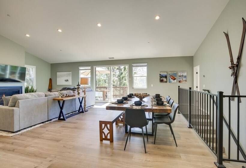 Newly Built Lakeview Home With Family Game Room!