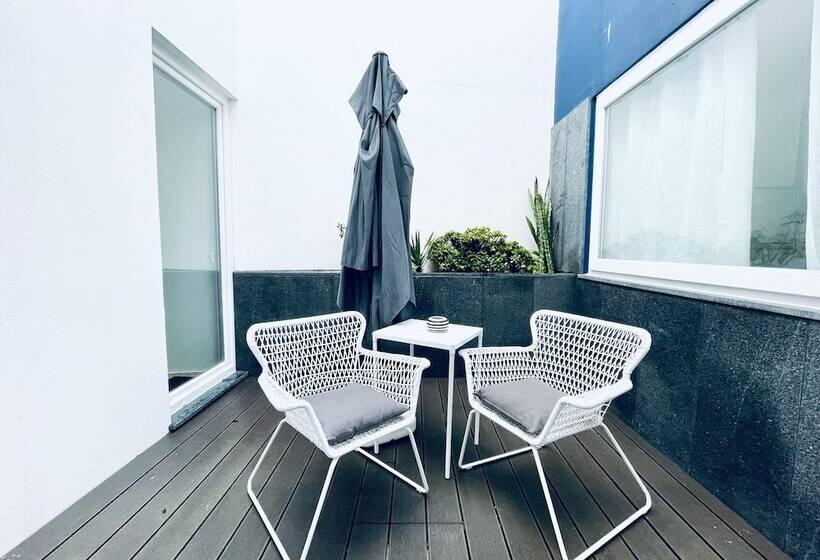 Partenope Hostel And Suites