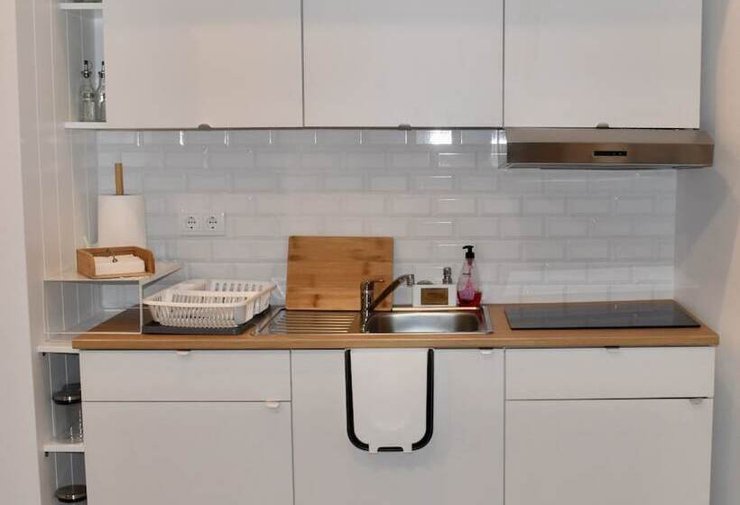 Partenope Hostel And Suites