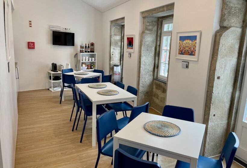 Partenope Hostel And Suites