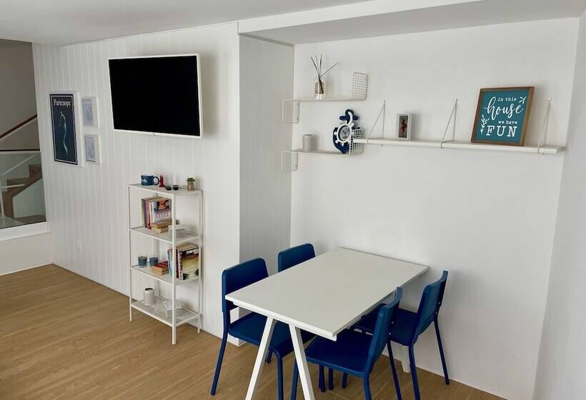 Partenope Hostel And Suites