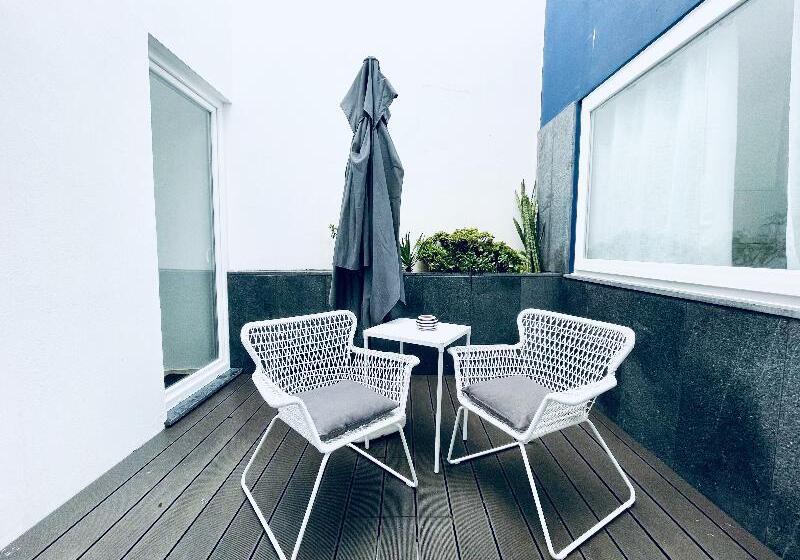 Partenope Hostel And Suites