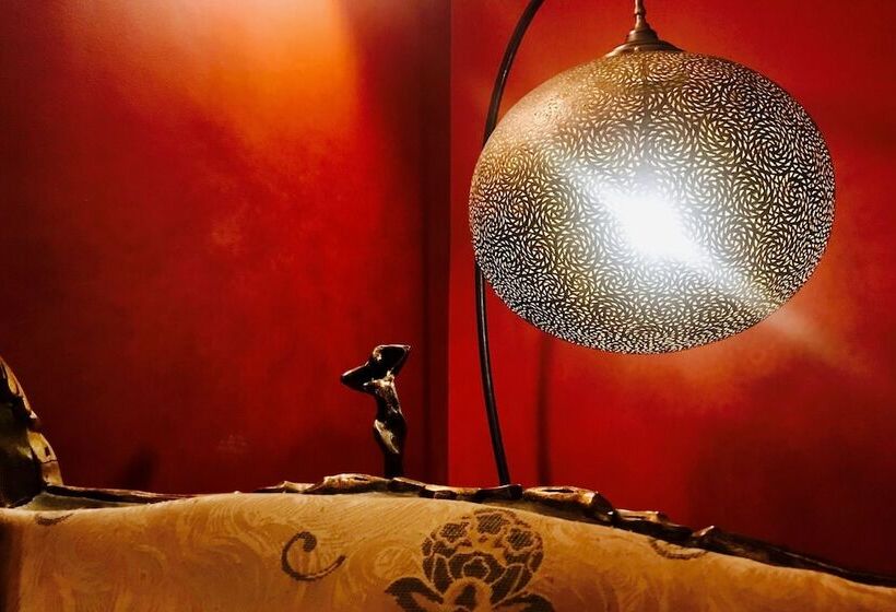 پانسیون Luxa Charm House