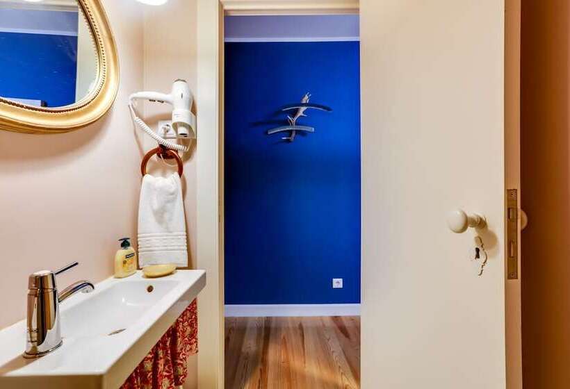 پانسیون Luxa Charm House