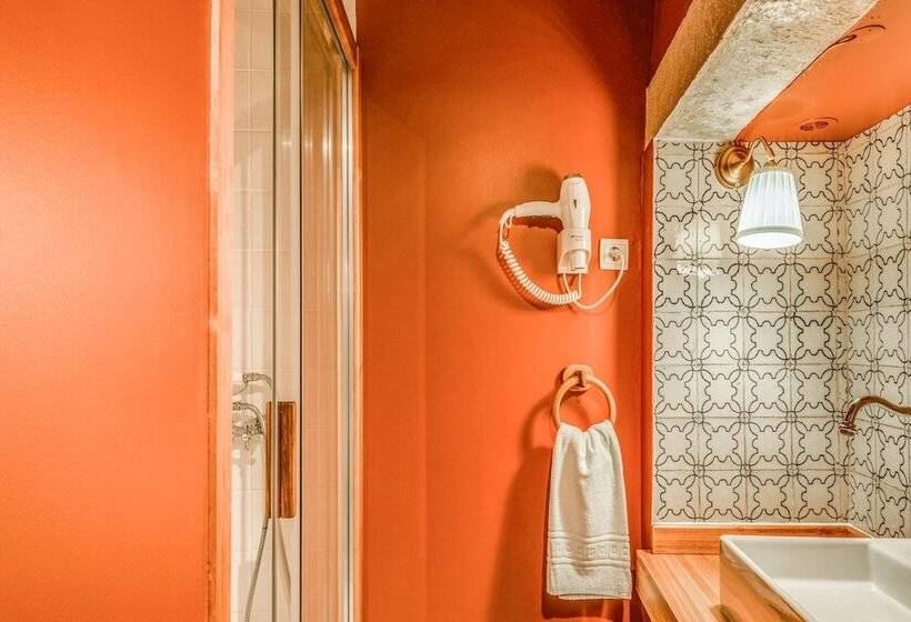 پانسیون Luxa Charm House