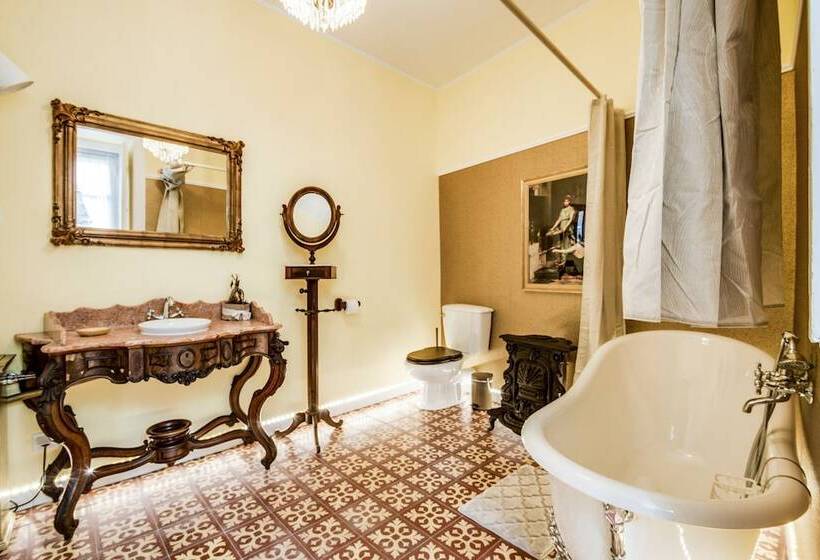 بنسيون Luxa Charm House