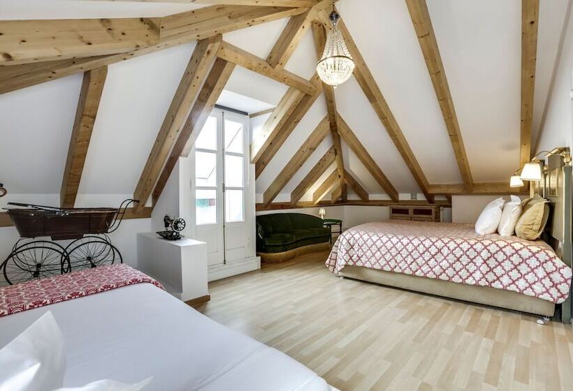 پانسیون Luxa Charm House