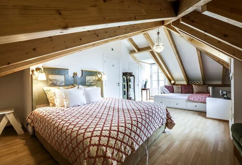 پانسیون Luxa Charm House