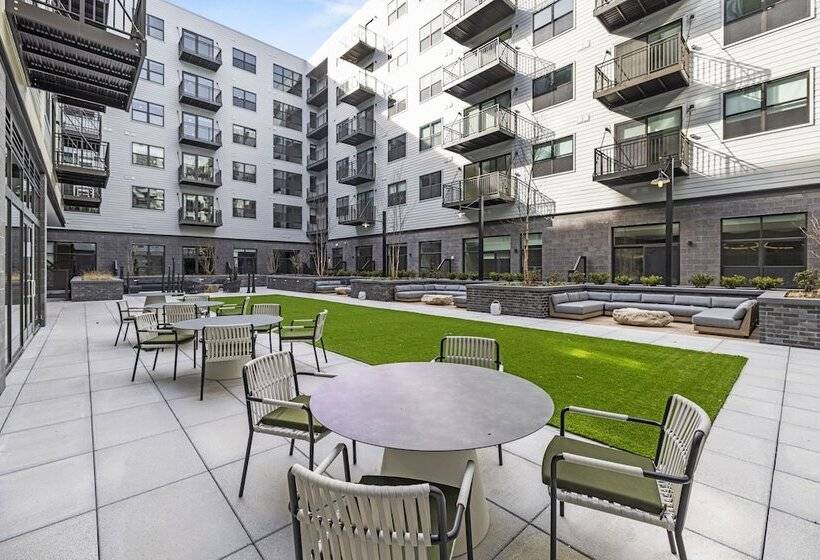 Placemakr Cathedral Heights