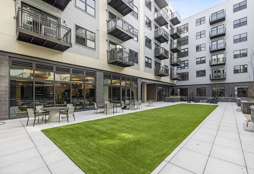 Placemakr Cathedral Heights