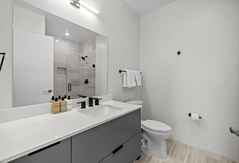 Placemakr Cathedral Heights