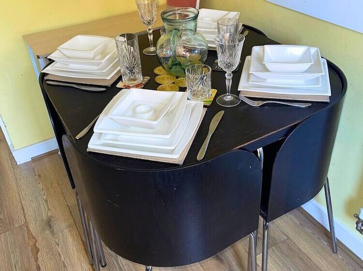 레지던스 2 Bed End Terrace M4 M25 Heathrow Windsor & London