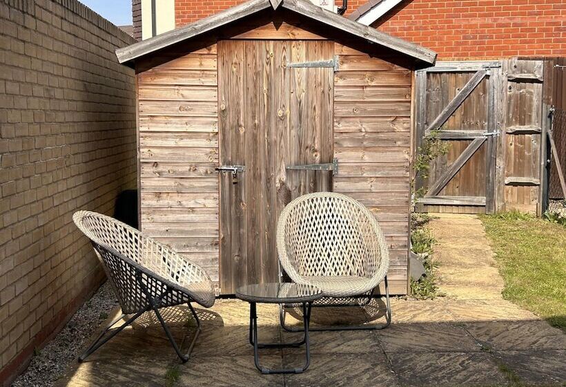 레지던스 2 Bed End Terrace M4 M25 Heathrow Windsor & London