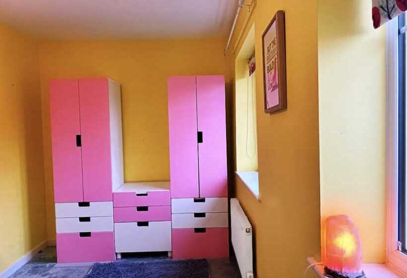 レジデンス 2 Bed End Terrace M4 M25 Heathrow Windsor & London