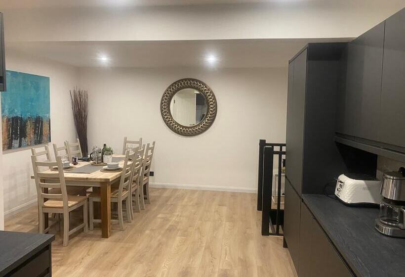 דירת נופש Sleeps7 Parking Garden Patio