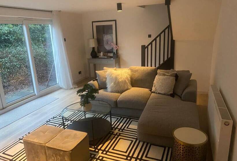 דירת נופש Sleeps7 Parking Garden Patio