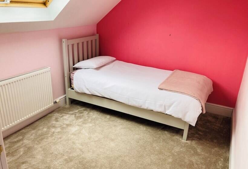 레지던스 Beautiful 4 Bed House With Countryside Views