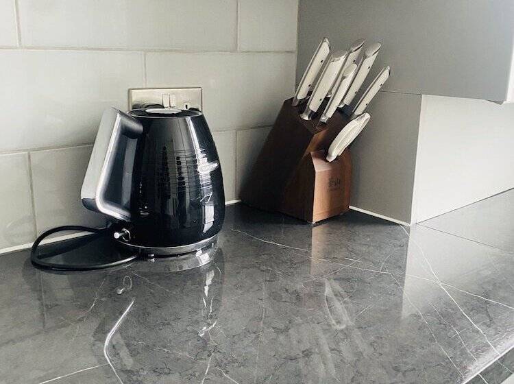 Резиденция Inviting 4 Bed House In Leeds