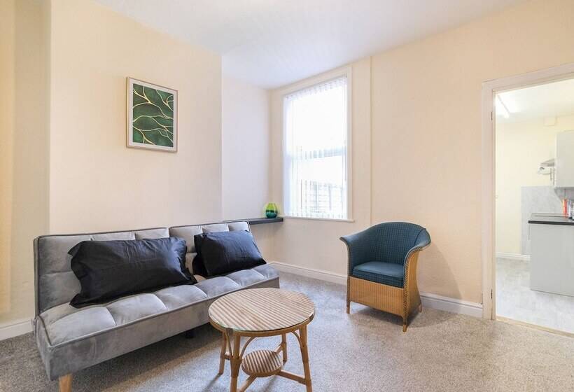 住所  Lovely Large 2 Bed House With 2 Reception Rooms