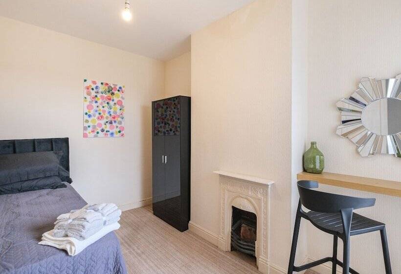 住所  Lovely Large 2 Bed House With 2 Reception Rooms