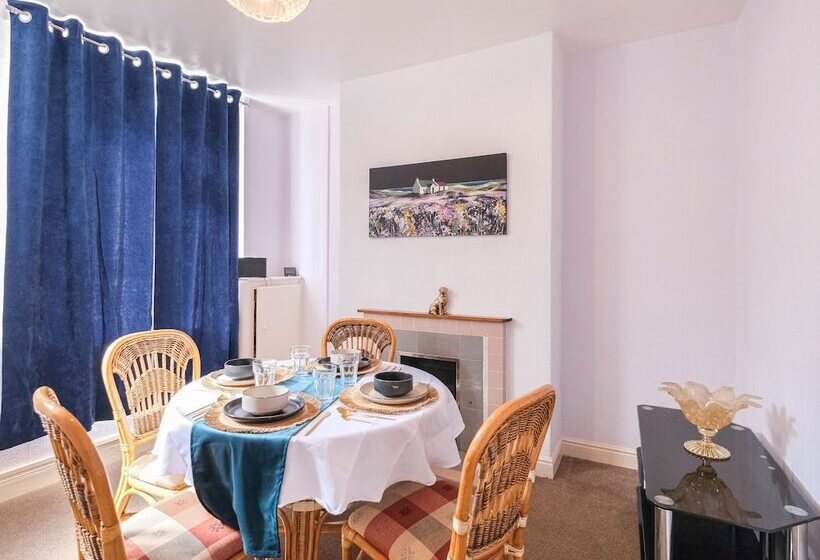 住所  Lovely Large 2 Bed House With 2 Reception Rooms