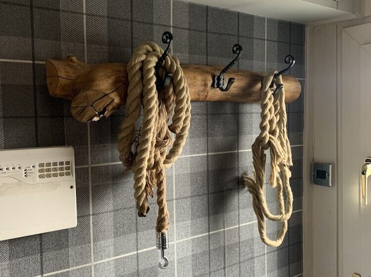 Stunning 1 Bed Cottage In Halifax